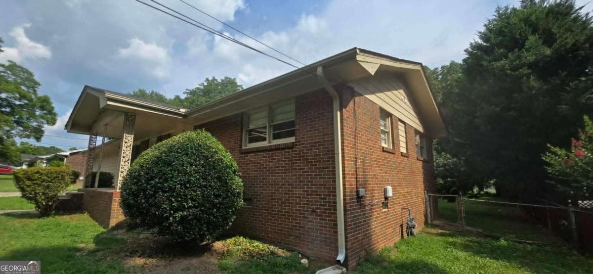 4 bedroom, 2 bathroom, 1,382 sq ft single family residence for sale at 1156 E Fayetteville Road, Riverdale, GA 30296 — photo 4