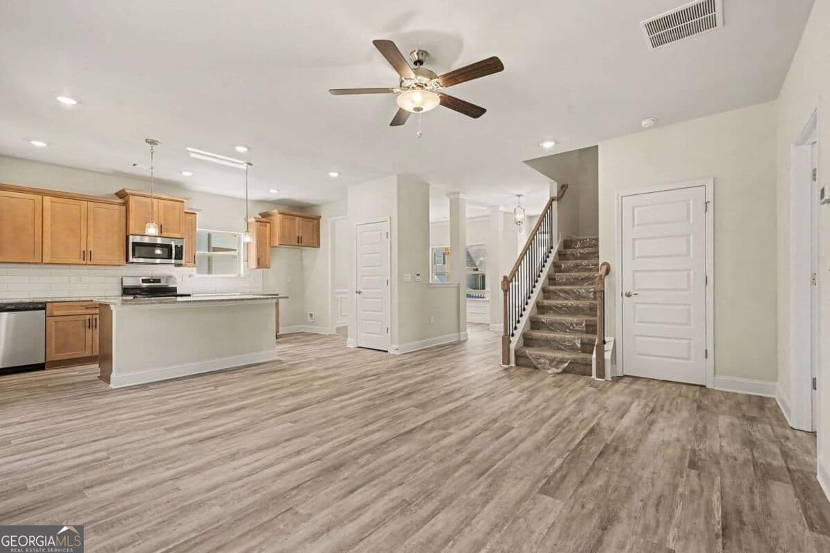 6 bedroom, 4.5 bathroom, 3,681 sq ft single family residence for sale at 434 Magnolia Grove Place, Cornelia, GA 30531 — photo 7