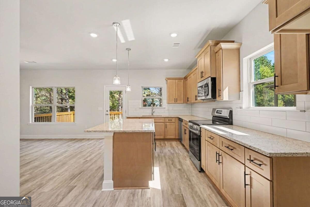 6 bedroom, 4.5 bathroom, 3,681 sq ft single family residence for sale at 434 Magnolia Grove Place, Cornelia, GA 30531 — photo 9
