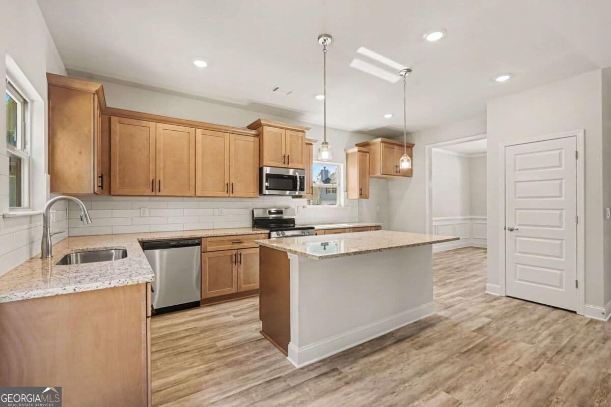 6 bedroom, 4.5 bathroom, 3,681 sq ft single family residence for sale at 434 Magnolia Grove Place, Cornelia, GA 30531 — photo 10