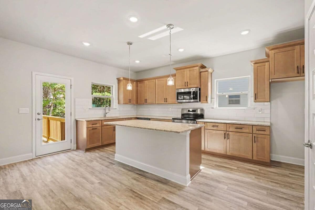 6 bedroom, 4.5 bathroom, 3,681 sq ft single family residence for sale at 434 Magnolia Grove Place, Cornelia, GA 30531 — photo 8