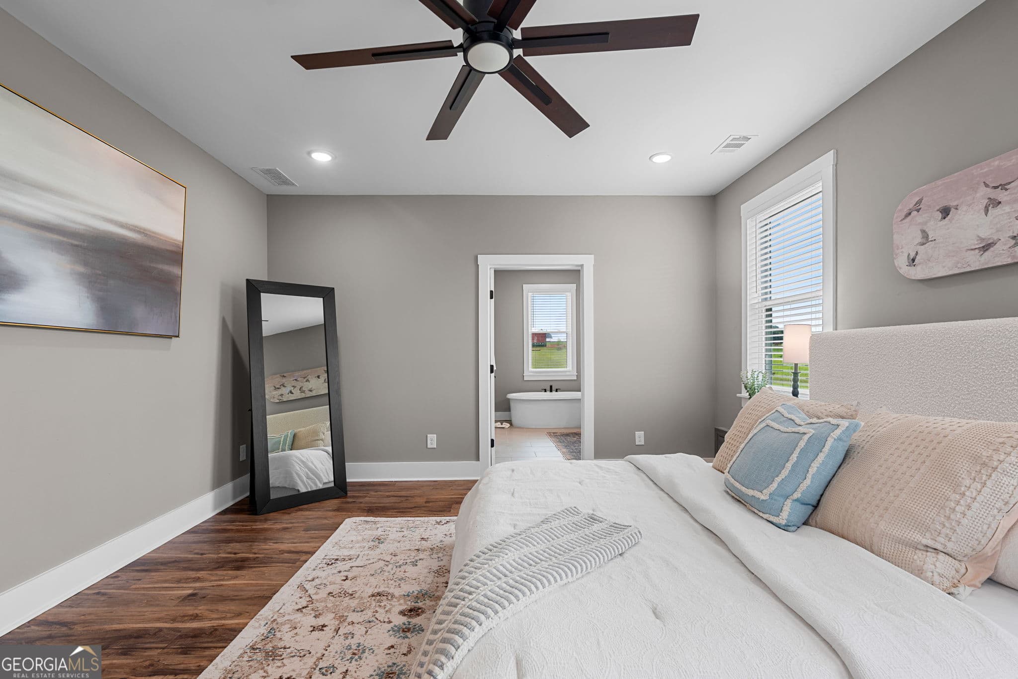 6 bedroom, 4.5 bathroom, 3,845 sq ft single family residence for sale at 404 Whipple Avenue, Williamson, GA 30292 — photo 4