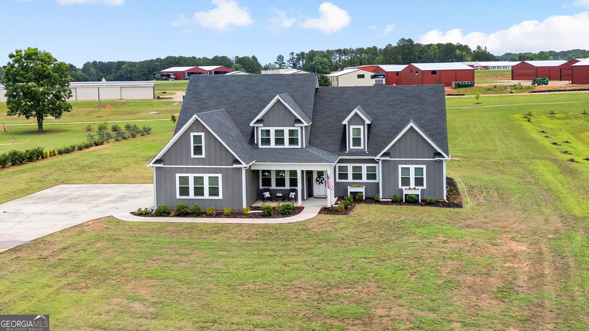 6 bedroom, 4.5 bathroom, 3,845 sq ft single family residence for sale at 404 Whipple Avenue, Williamson, GA 30292 — photo 8