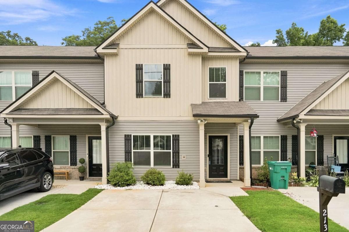 4 bedroom, 3 bathroom, 1,632 sq ft single family residence for sale at 213 Camellia Court LOT 51, Jackson, GA 30233 — photo 1 of 25