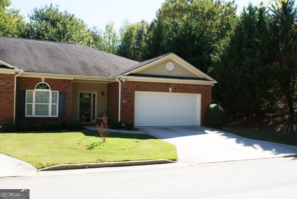 2 bedroom, 2 bathroom, 1,654 sq ft condominium for sale at 162 Senior Circle, Gainesville, GA 30501 — photo 2