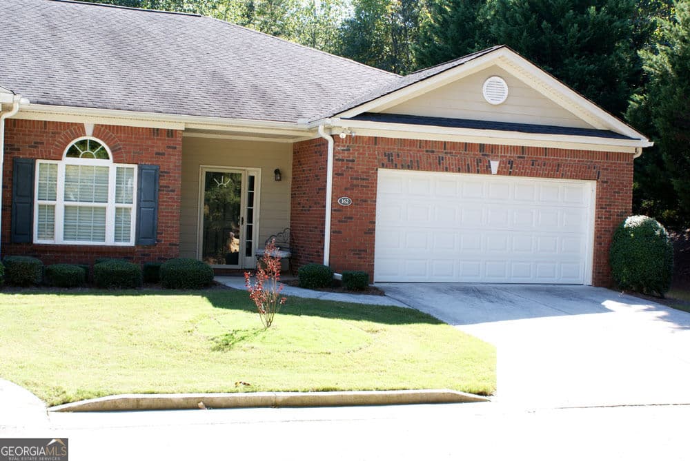 2 bedroom, 2 bathroom, 1,654 sq ft condominium for sale at 162 Senior Circle, Gainesville, GA 30501