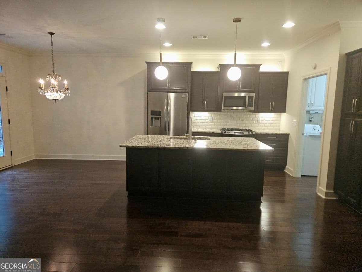 2 bedroom, 2 bathroom, 1,654 sq ft condominium for sale at 162 Senior Circle, Gainesville, GA 30501 — photo 10