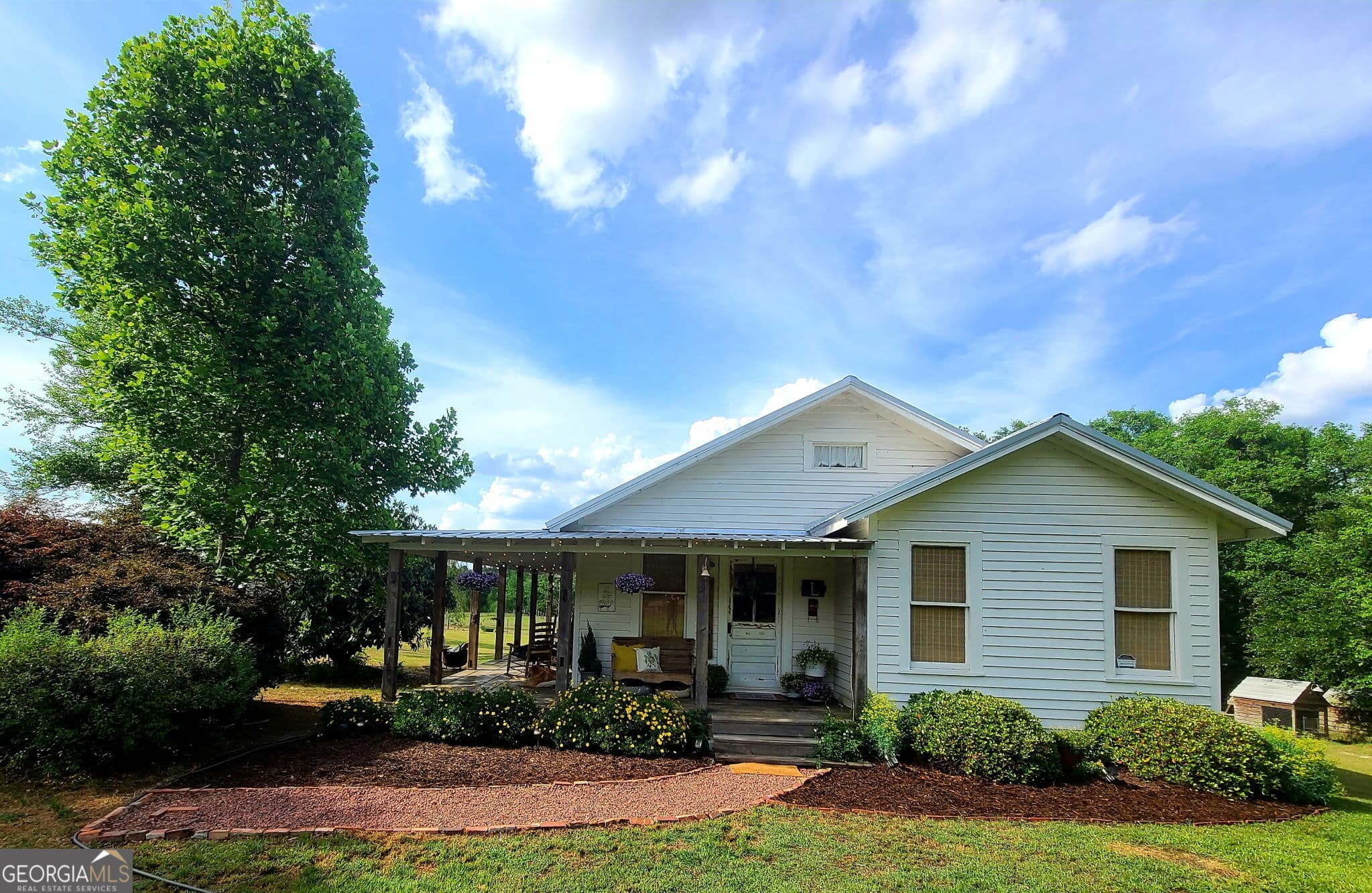 3 bedroom, 2.5 bathroom, 2,048 sq ft single family residence sold at 282 Gardner Road, Baxley, GA 31513