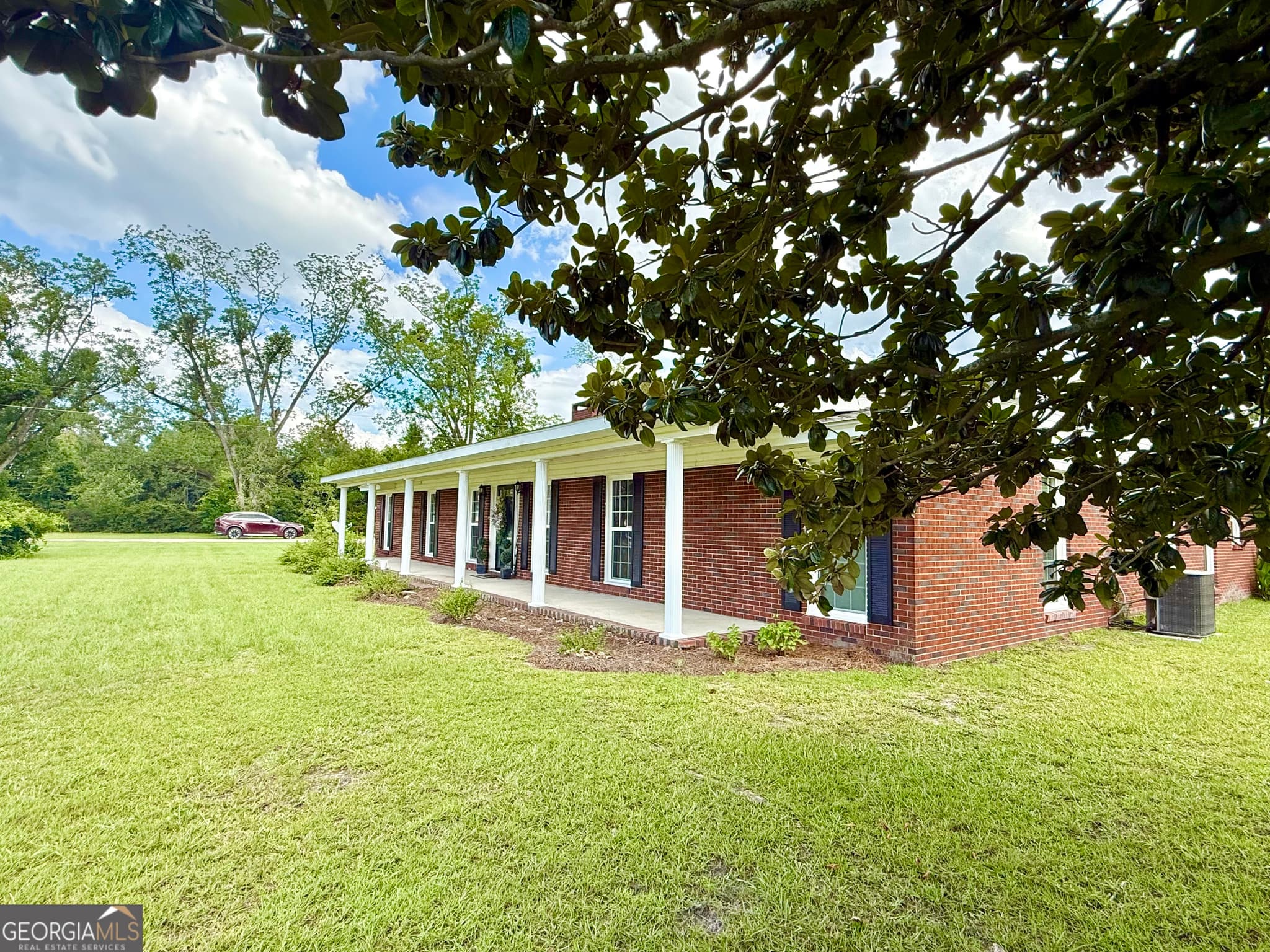 3 bedroom, 3 bathroom, 2,889 sq ft single family residence for sale at 201 Burketts Ferry Road, Hazlehurst, GA 31539 — photo 2