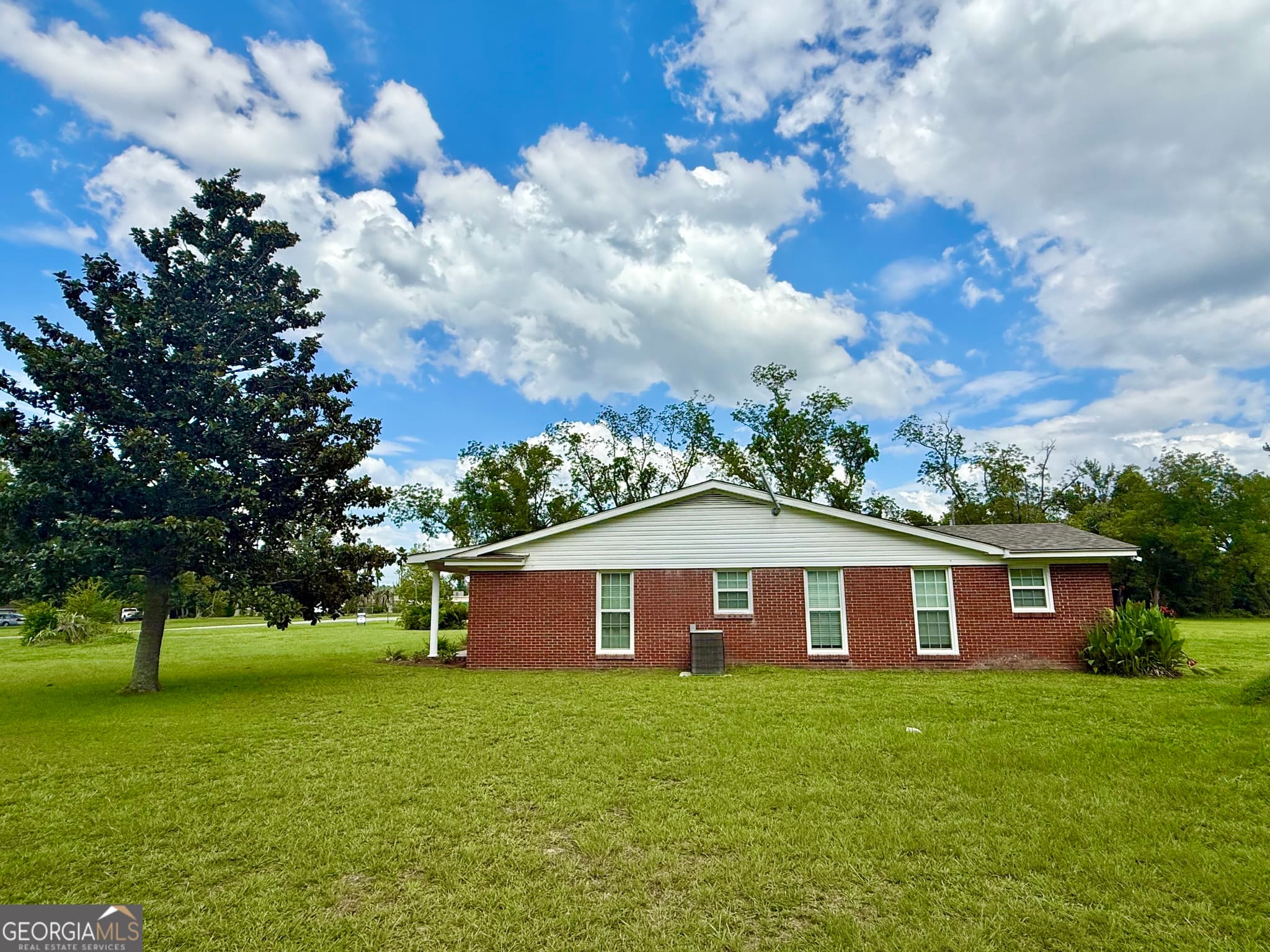 3 bedroom, 3 bathroom, 2,889 sq ft single family residence for sale at 201 Burketts Ferry Road, Hazlehurst, GA 31539 — photo 6