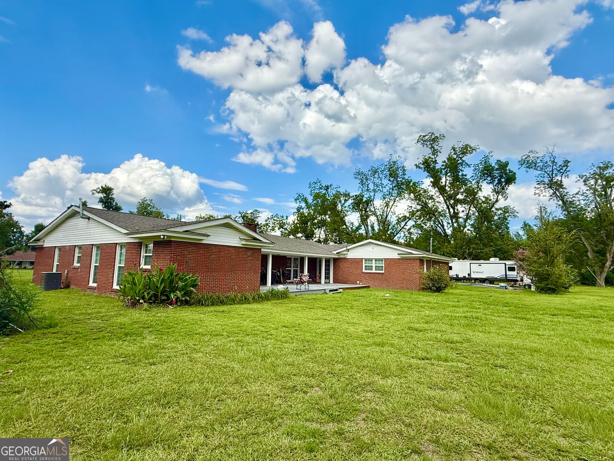 3 bedroom, 3 bathroom, 2,889 sq ft single family residence for sale at 201 Burketts Ferry Road, Hazlehurst, GA 31539 — photo 7