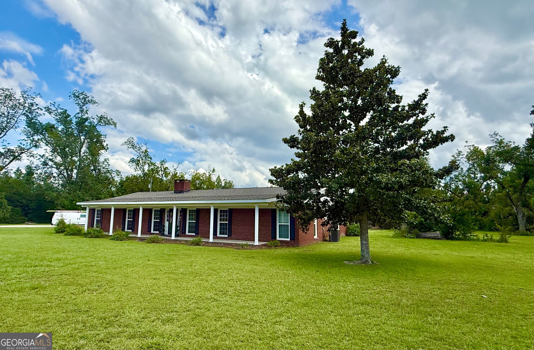 3 bedroom, 3 bathroom, 2,889 sq ft single family residence for sale at 201 Burketts Ferry Road, Hazlehurst, GA 31539 — photo 3