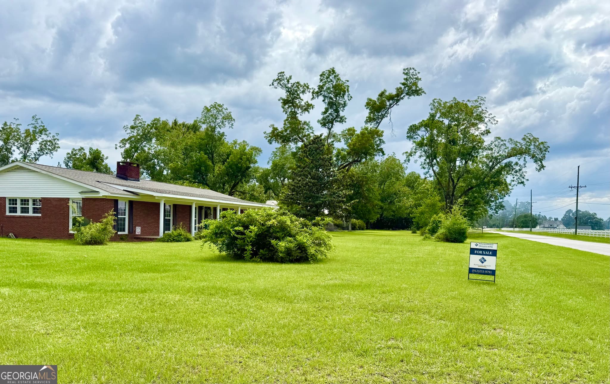3 bedroom, 3 bathroom, 2,889 sq ft single family residence for sale at 201 Burketts Ferry Road, Hazlehurst, GA 31539 — photo 8