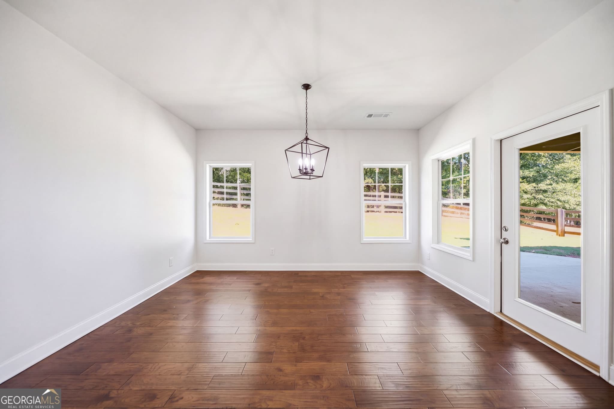 4 bedroom, 3 bathroom, 2,440 sq ft single family residence for sale at 6372 Spring Cove Drive, Flowery Branch, GA 30542 — photo 7