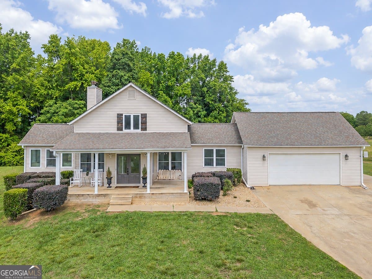 3 bedroom, 2 bathroom, 2,838 sq ft single family residence sold at 2011 Fieldcrest Lane, Madison, GA 30650