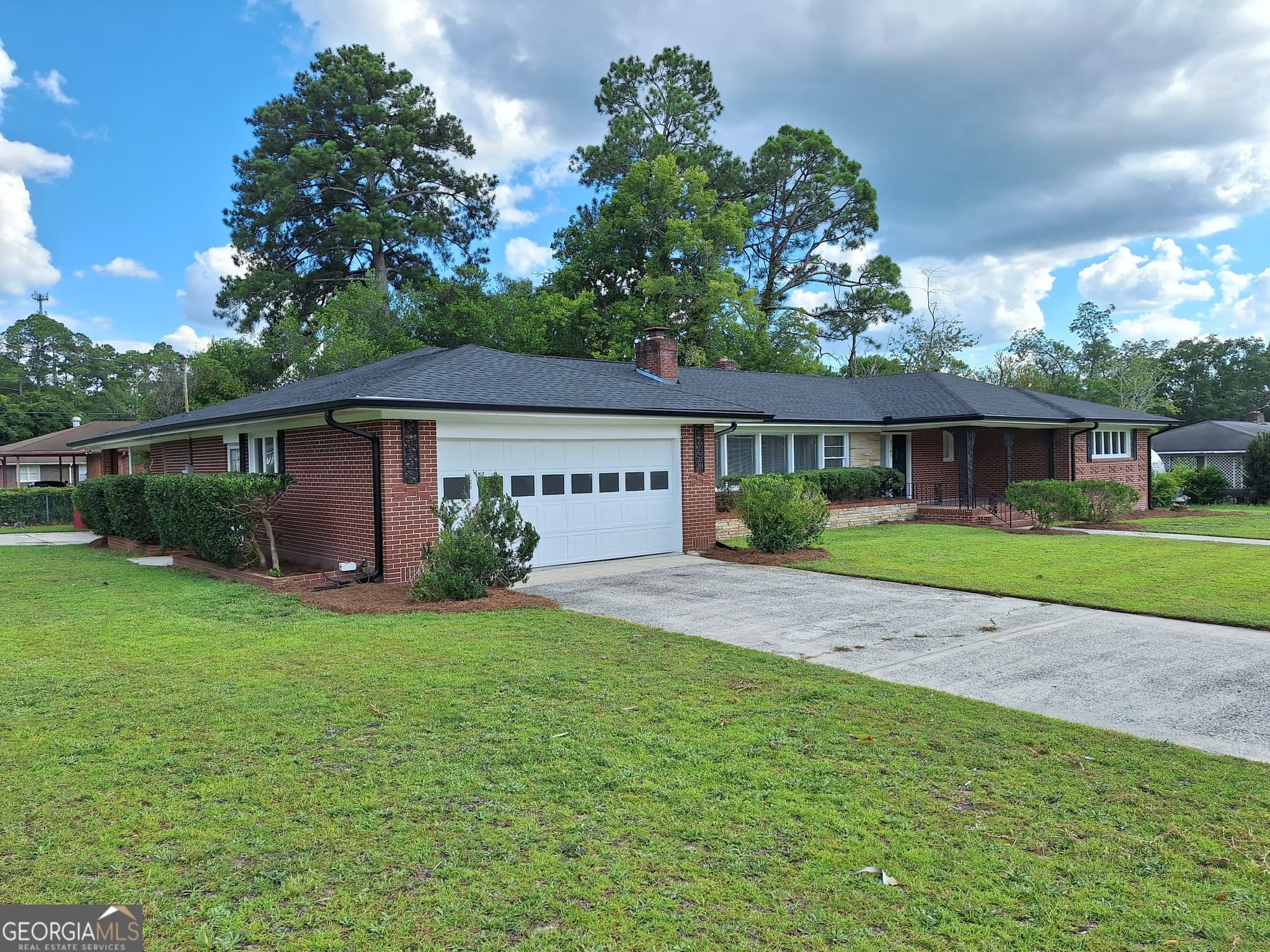 4 bedroom, 2.5 bathroom, 3,004 sq ft single family residence for sale at 3145 Pasadena Drive, Macon, GA 31211 — photo 3