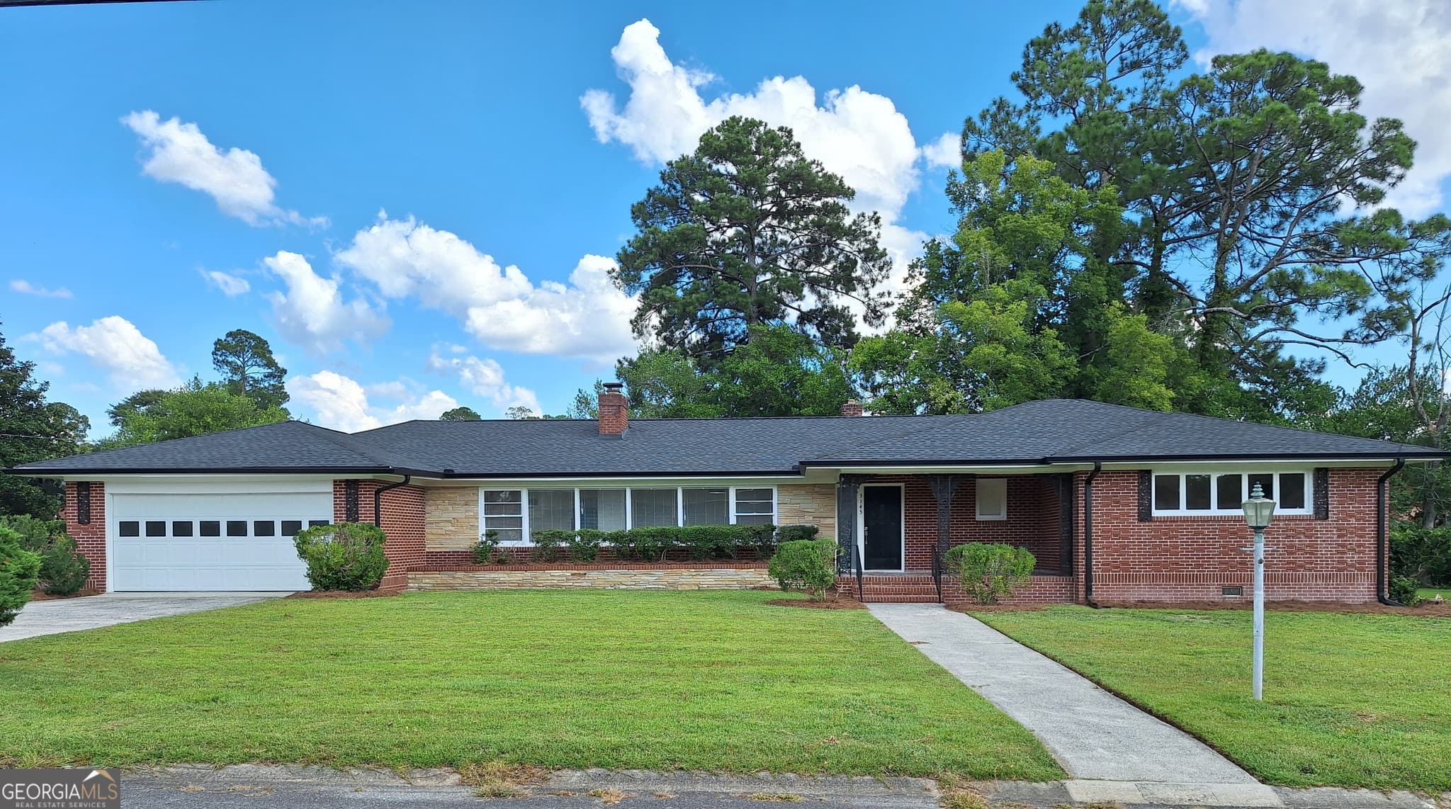 4 bedroom, 2.5 bathroom, 3,004 sq ft single family residence for sale at 3145 Pasadena Drive, Macon, GA 31211
