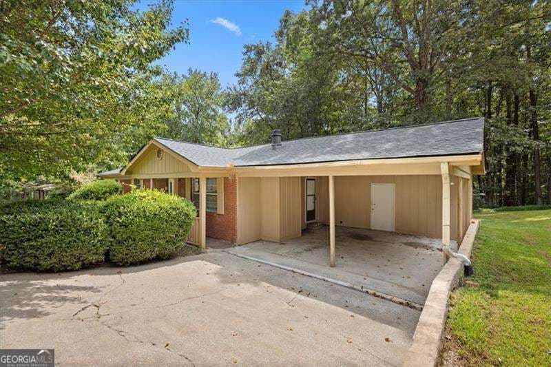 3 bedroom, 2 bathroom single family residence for rent at 3065 Tara Woods Drive, Douglasville, GA 30135 for $1,625 a month — photo 2