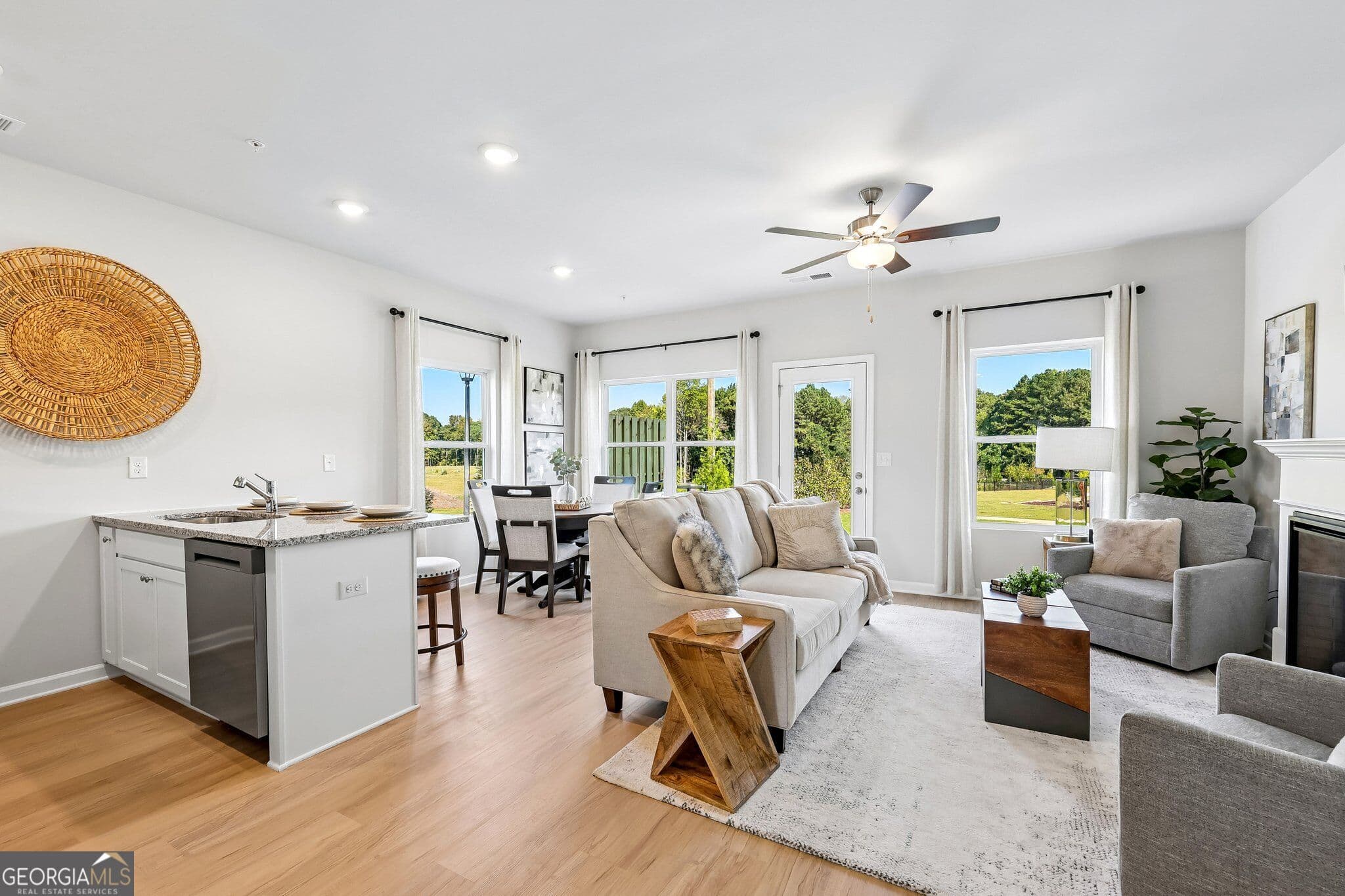 3 bedroom, 2.5 bathroom townhouse for sale at 94 Vickers Point Drive, Fairburn, GA 30213 — photo 6