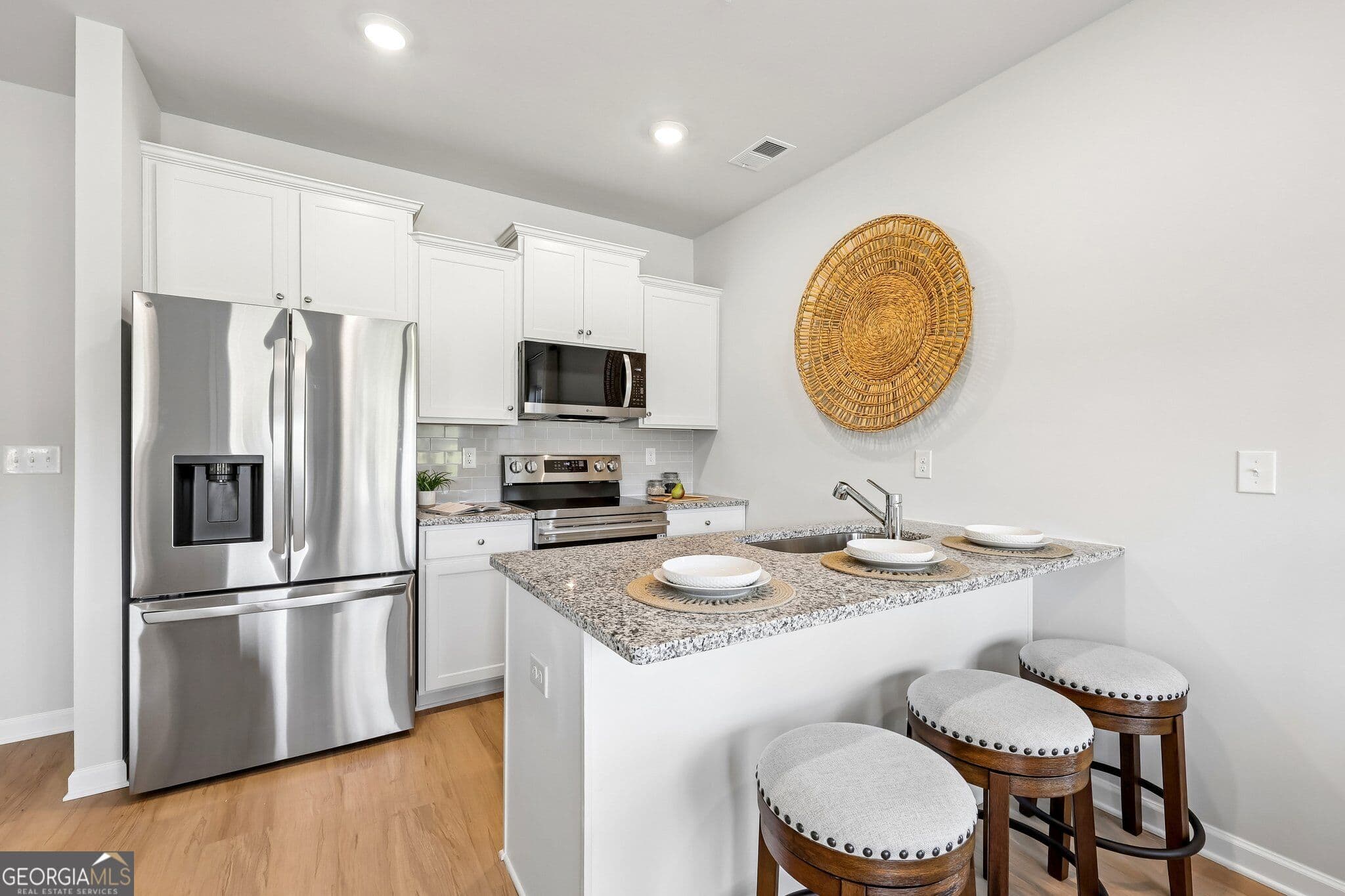 3 bedroom, 2.5 bathroom townhouse for sale at 94 Vickers Point Drive, Fairburn, GA 30213 — photo 8