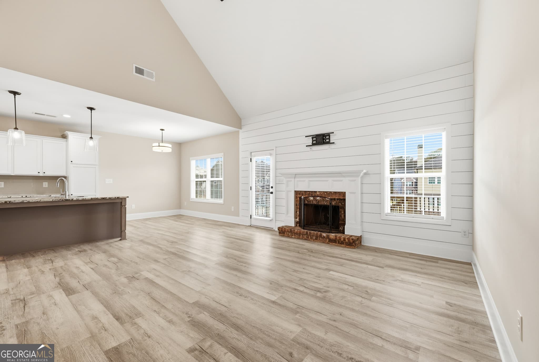 5 bedroom, 3.5 bathroom, 3,696 sq ft single family residence for sale at 1810 Willow Creek Drive, Watkinsville, GA 30677 — photo 6