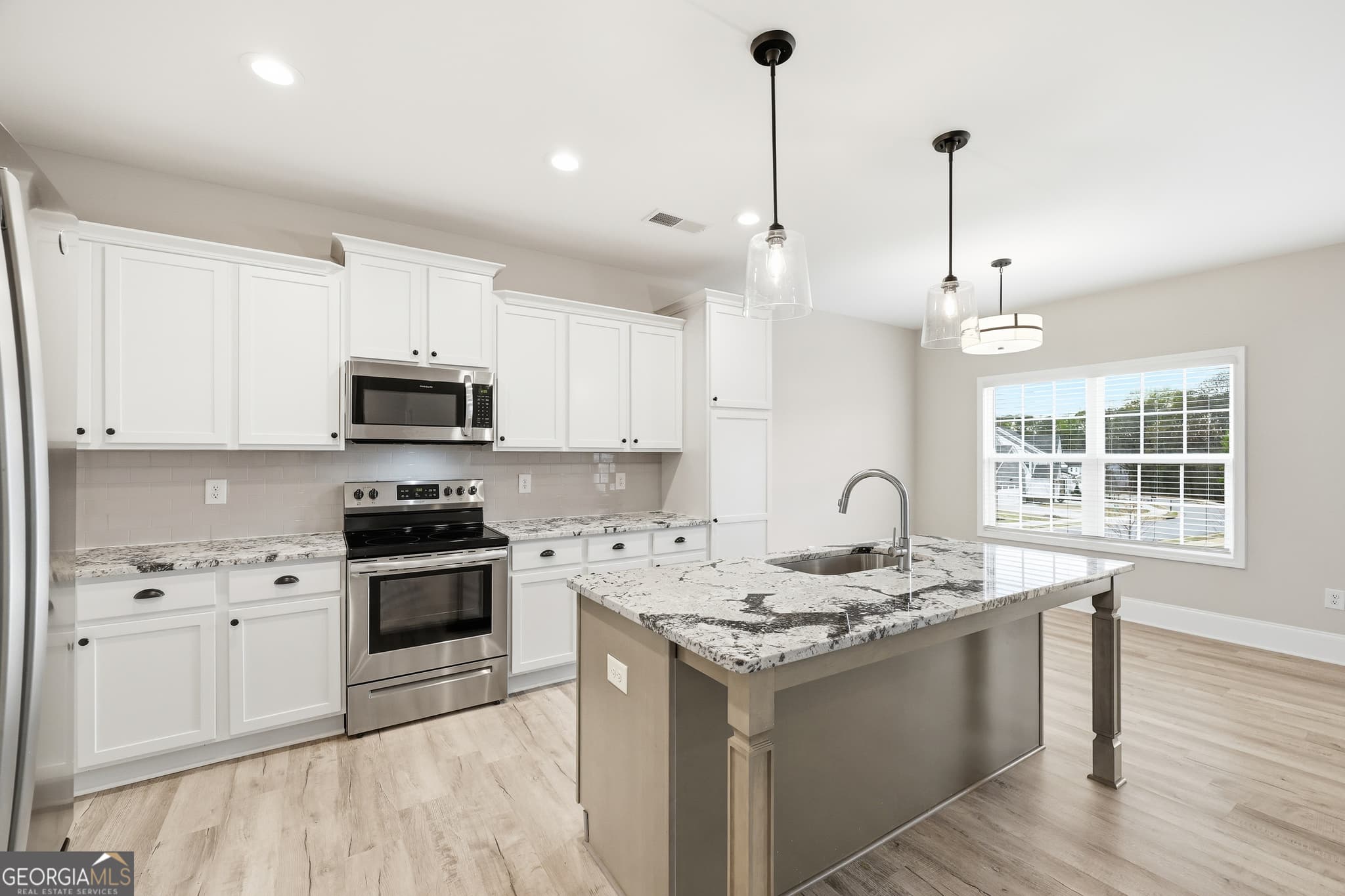 5 bedroom, 3.5 bathroom, 3,696 sq ft single family residence for sale at 1810 Willow Creek Drive, Watkinsville, GA 30677 — photo 5