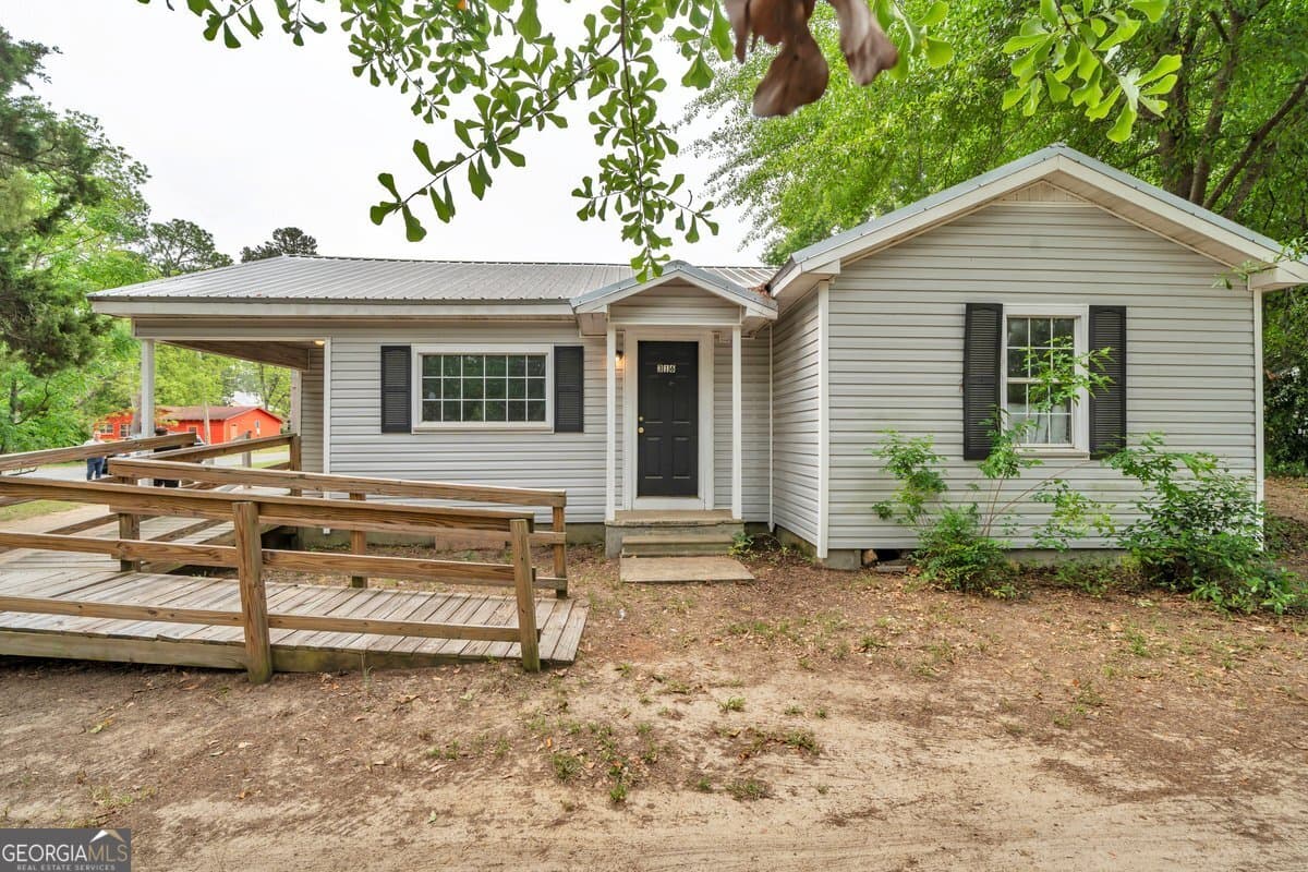 4 bedroom, 2 bathroom, 1,561 sq ft single family residence for sale at 316 E 23rd Avenue, Cordele, GA 31015 — photo 2