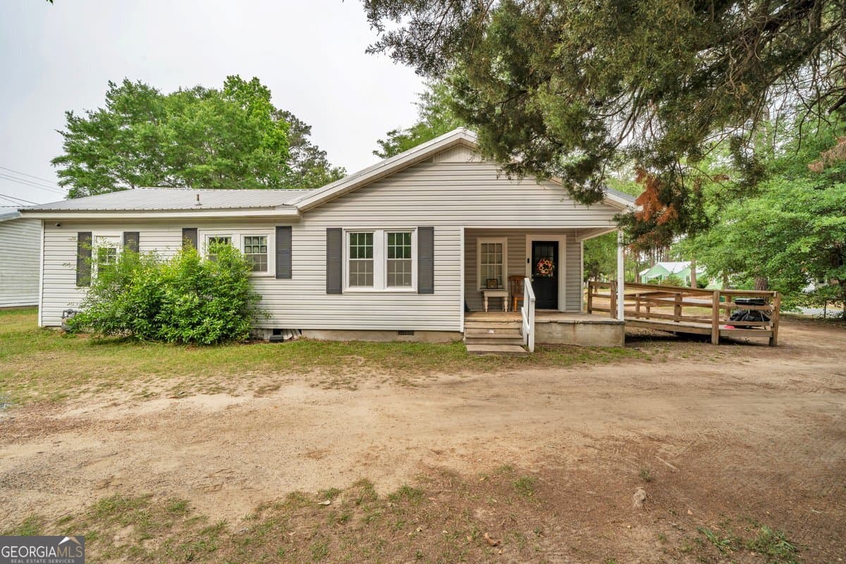 4 bedroom, 2 bathroom, 1,561 sq ft single family residence for sale at 316 E 23rd Avenue, Cordele, GA 31015