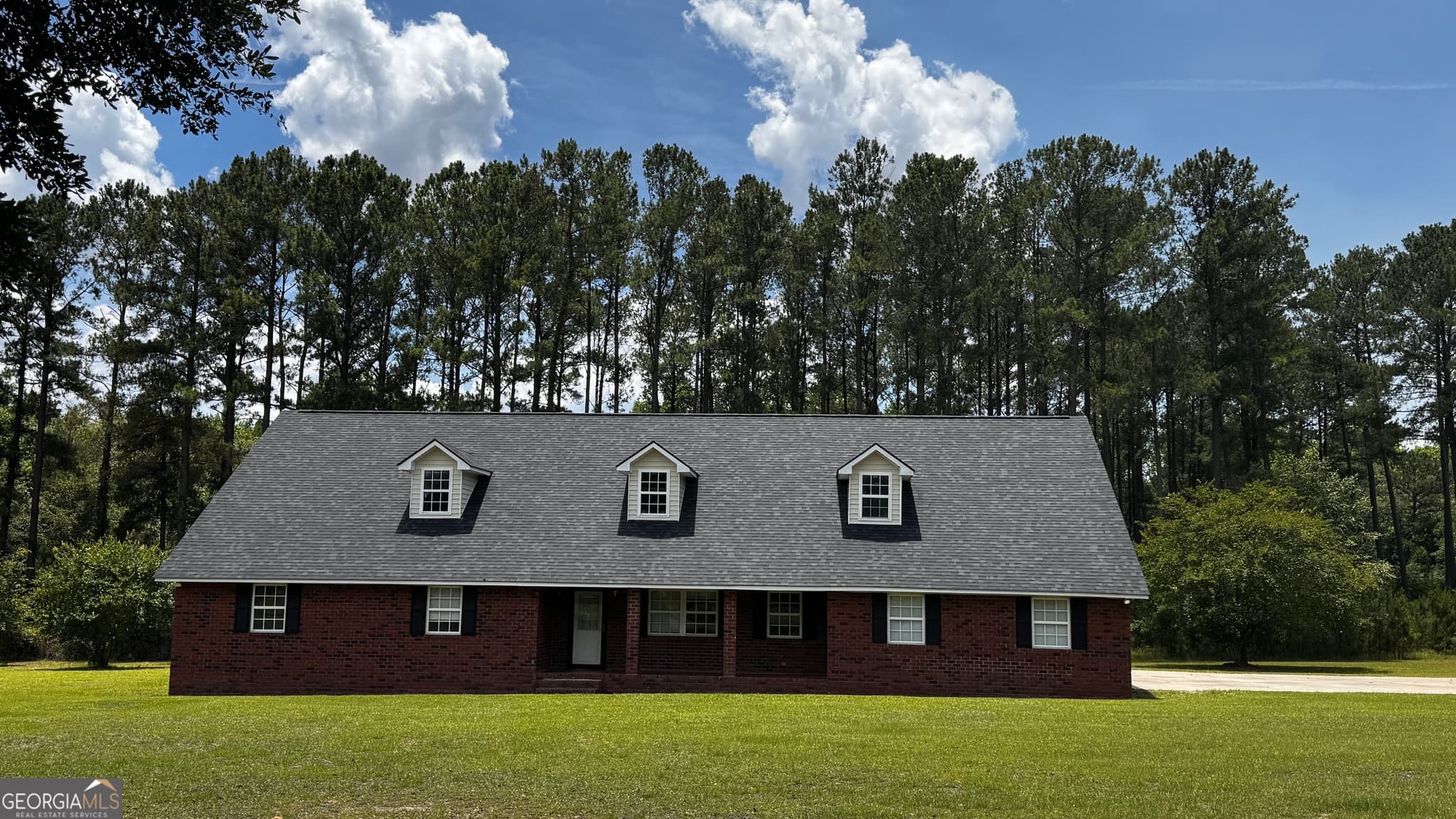 4 bedroom, 2 bathroom, 3,000 sq ft single family residence for sale at 144 Live Oak Lane, Claxton, GA 30417 — photo 2