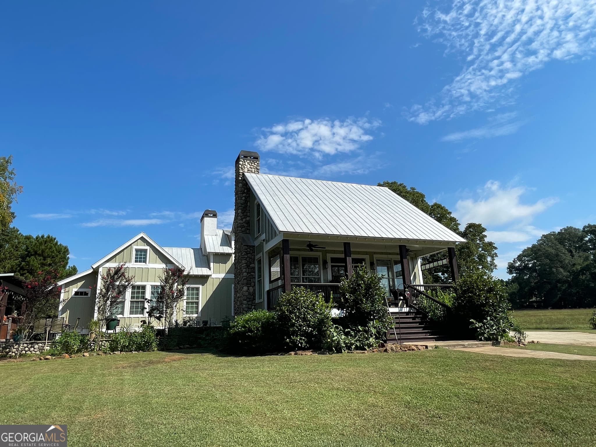 3 bedroom, 2.5 bathroom, 3,041 sq ft single family residence for sale at 156 Lake Oglethorpe Drive, Arnoldsville, GA 30619 — photo 1 of 71
