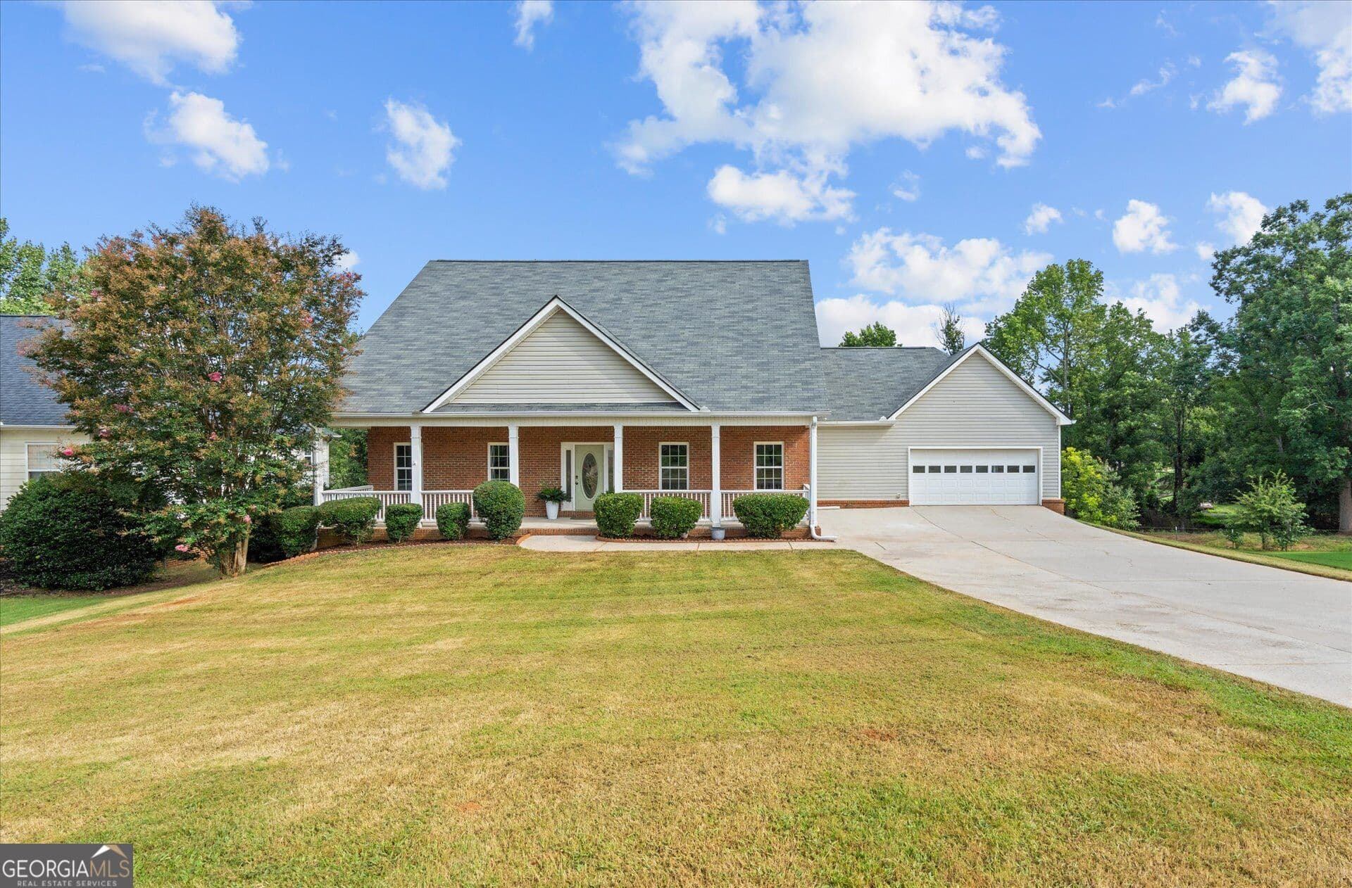 4 bedroom, 3.5 bathroom, 3,200 sq ft single family residence for sale at 120 Camilla Drive, Carrollton, GA 30116 — photo 2