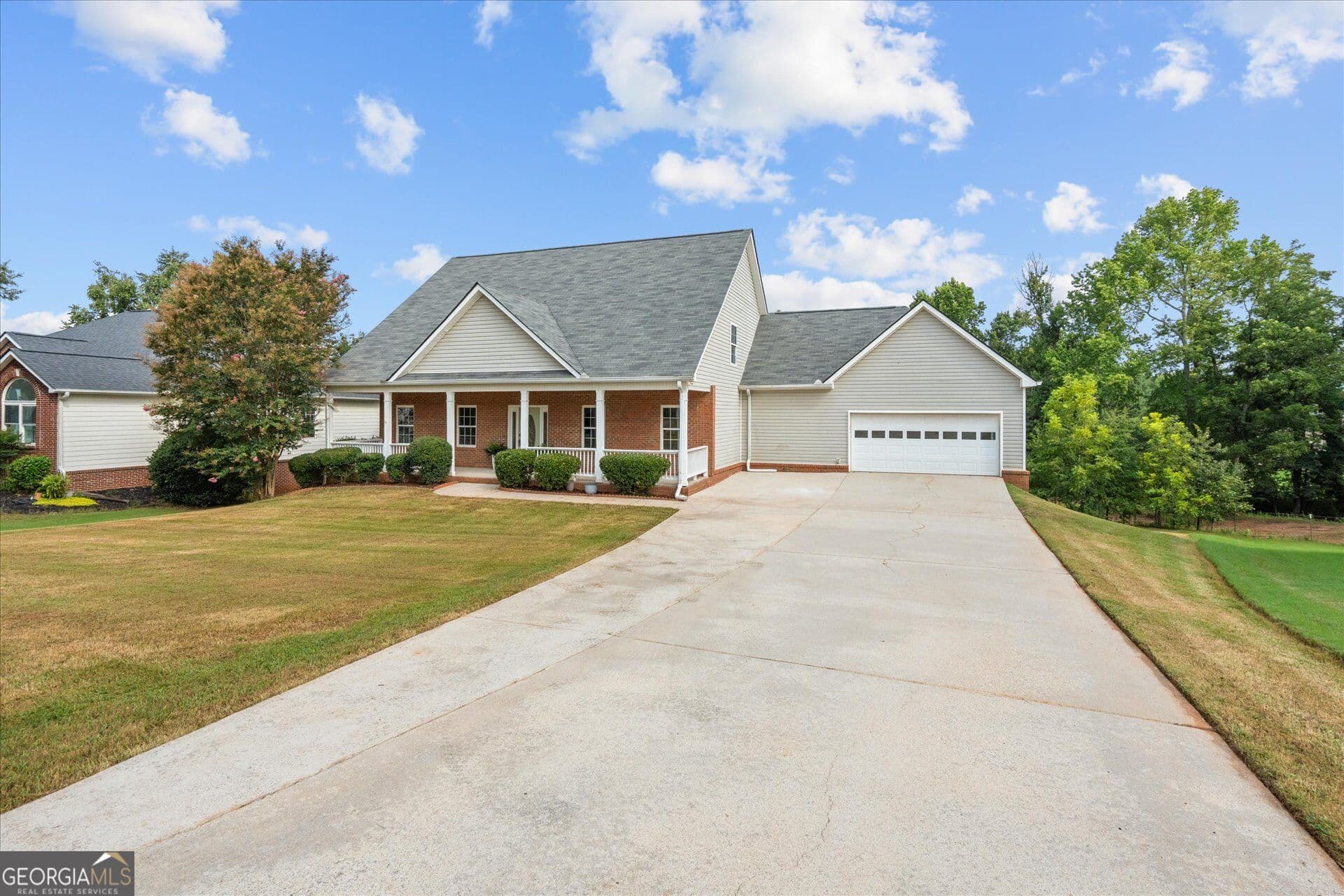 4 bedroom, 3.5 bathroom, 3,200 sq ft single family residence for sale at 120 Camilla Drive, Carrollton, GA 30116 — photo 3