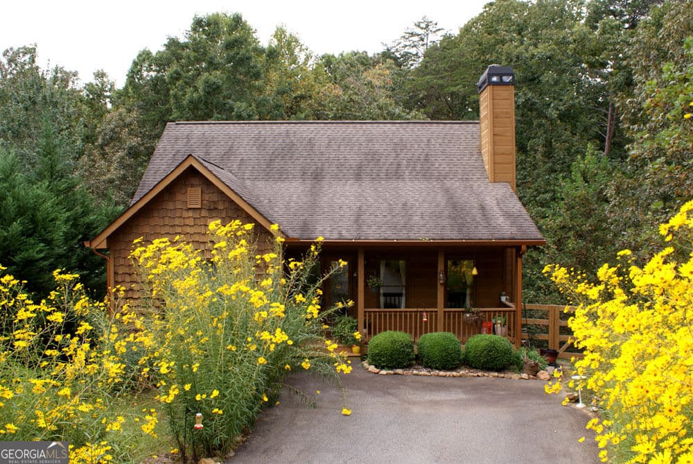 2 bedroom, 2.5 bathroom, 1,565 sq ft cabin,single family residence for sale at 34 Matthew Court, Dahlonega, GA 30533 — photo 2
