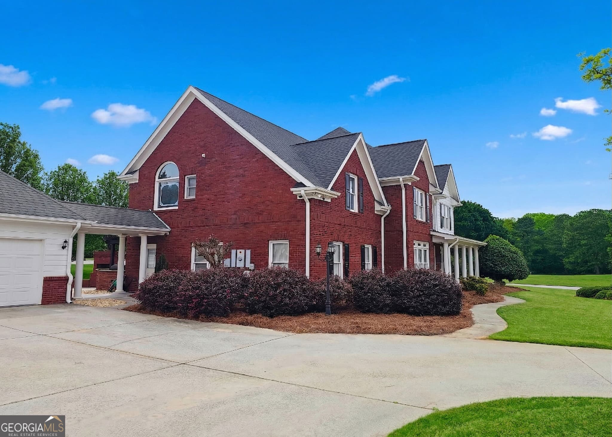 5 bedroom, 3.5 bathroom, 3,802 sq ft single family residence for sale at 20 Brownthrasher Run, Oxford, GA 30054 — photo 5
