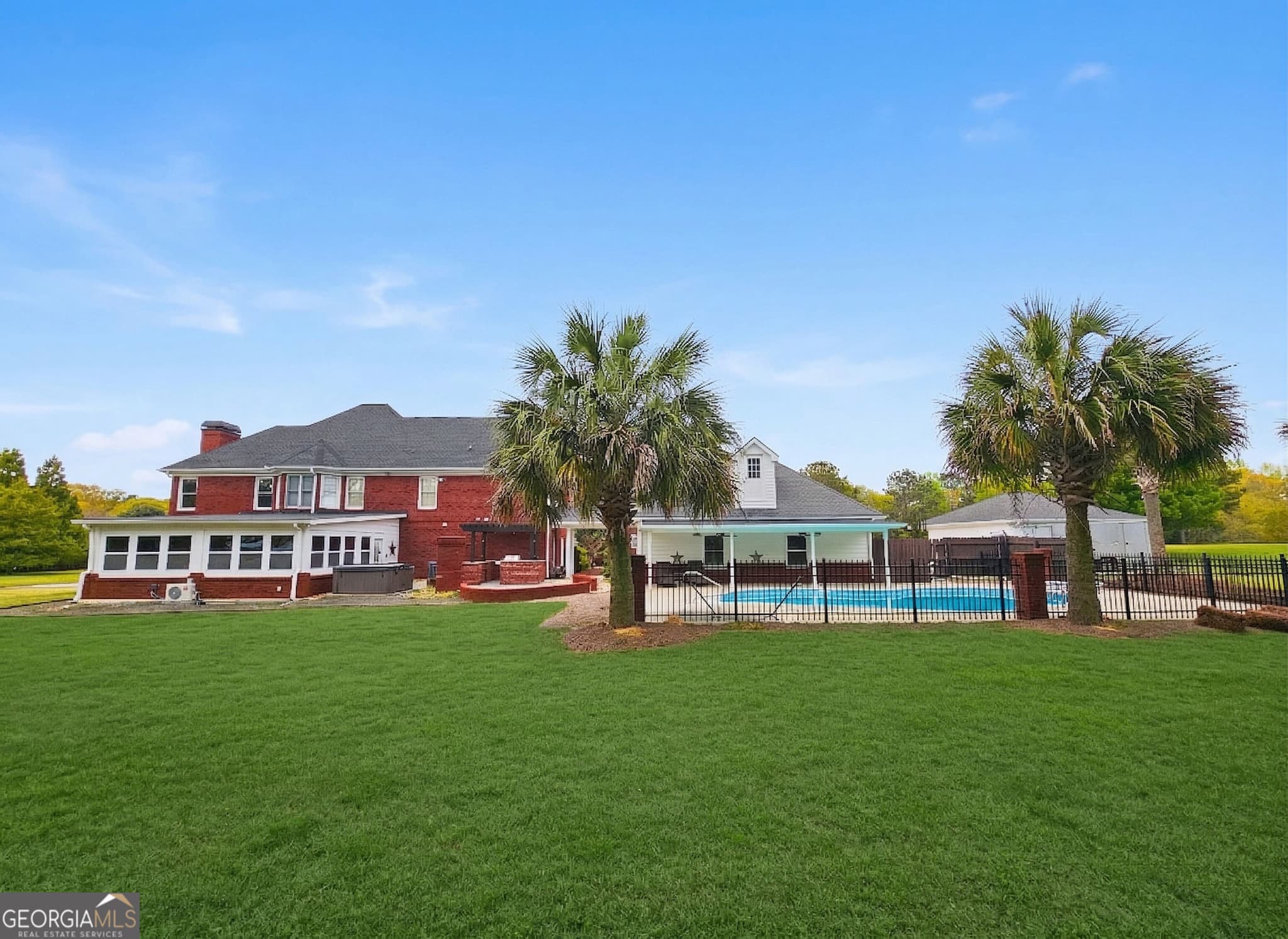 5 bedroom, 3.5 bathroom, 3,802 sq ft single family residence for sale at 20 Brownthrasher Run, Oxford, GA 30054 — photo 4