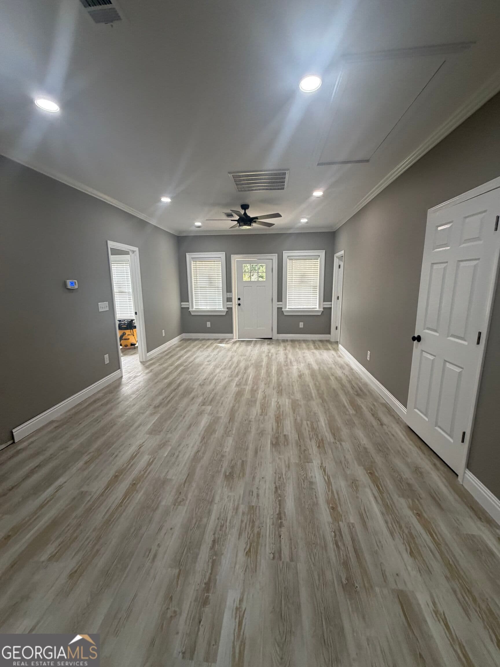 2 bedroom, 2 bathroom, 900 sq ft single family residence for sale at 416 Robin Hood Road, Rome, GA 30161 — photo 5