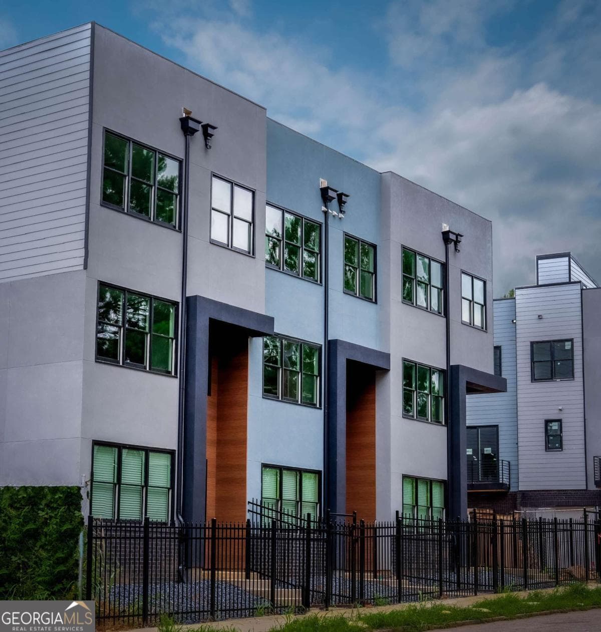 4 bedroom, 2.5 bathroom, 1,850 sq ft townhouse for sale at 340 Eugenia Street 203, Atlanta, GA 30312 — photo 1 of 36