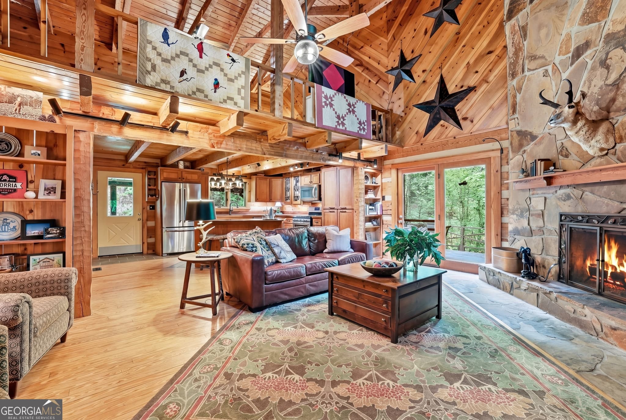 3 bedroom, 2 bathroom, 2,200 sq ft cabin,single family residence for sale at 320 Sweetwater Drive, Clarkesville, GA 30523 — photo 7