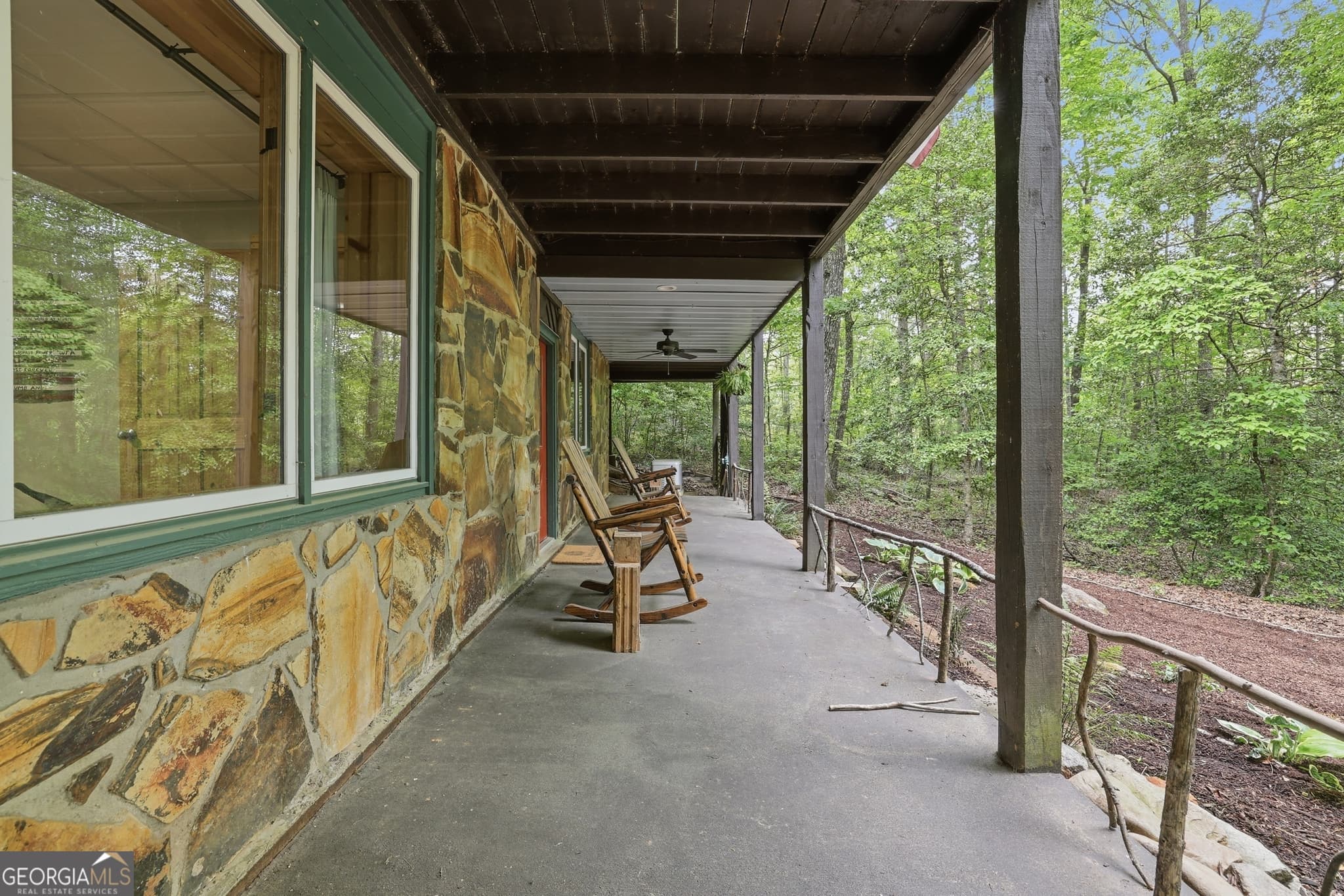3 bedroom, 2 bathroom, 2,200 sq ft cabin,single family residence for sale at 320 Sweetwater Drive, Clarkesville, GA 30523 — photo 3