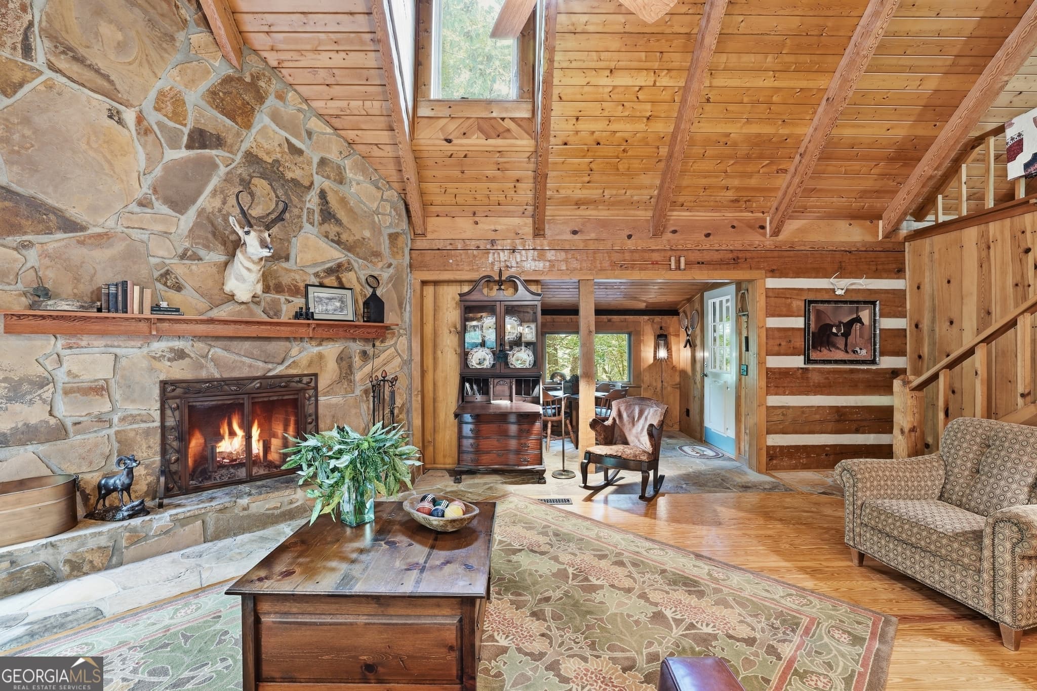 3 bedroom, 2 bathroom, 2,200 sq ft cabin,single family residence for sale at 320 Sweetwater Drive, Clarkesville, GA 30523 — photo 5