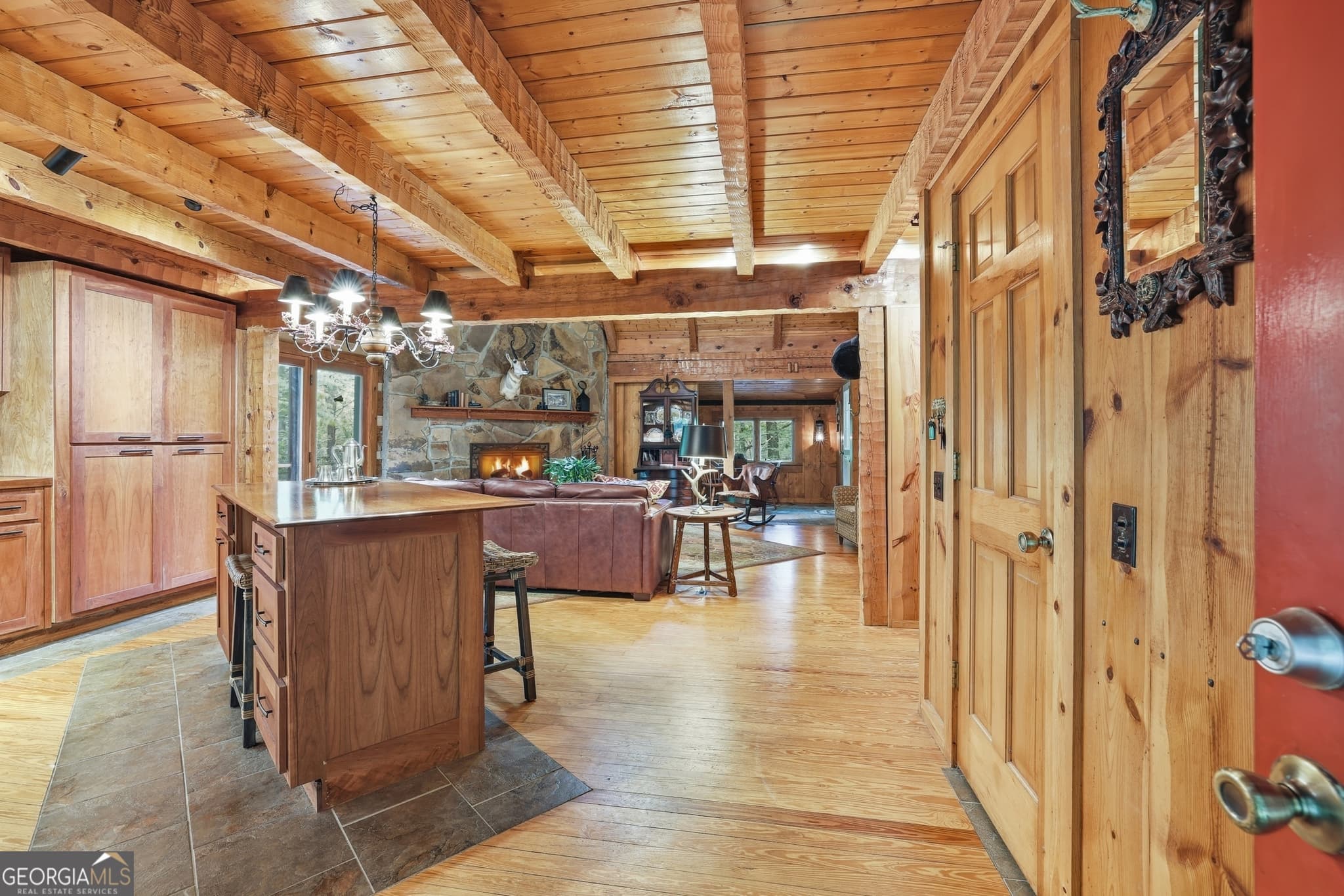 3 bedroom, 2 bathroom, 2,200 sq ft cabin,single family residence for sale at 320 Sweetwater Drive, Clarkesville, GA 30523 — photo 4