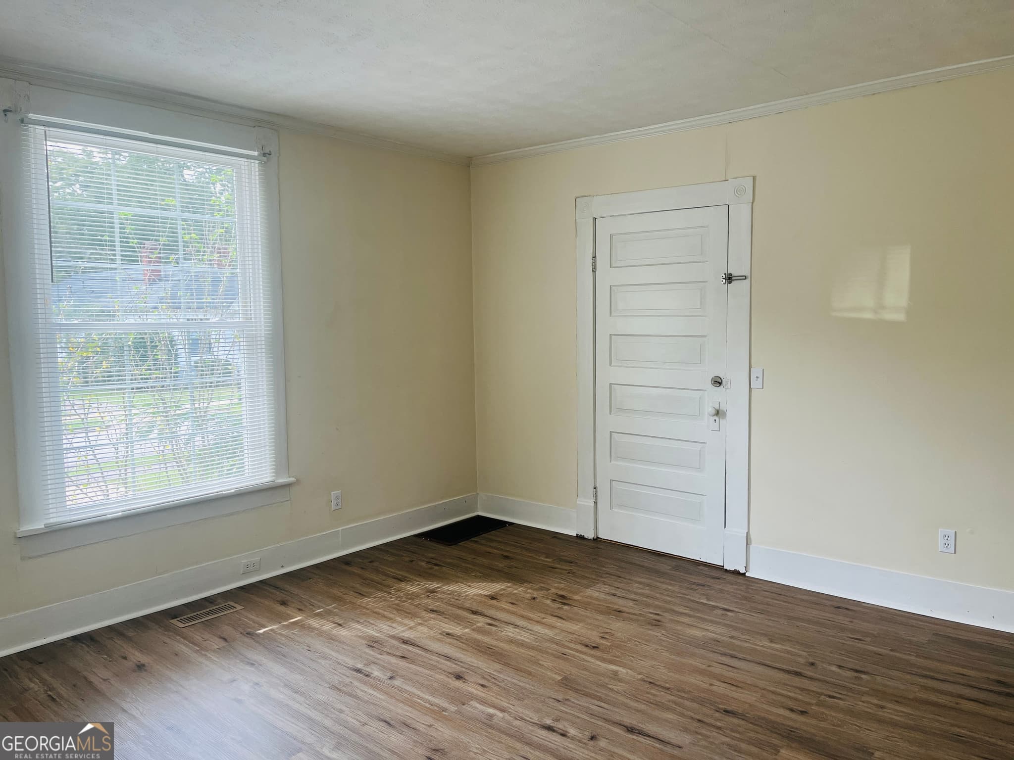 2 bedroom, 1 bathroom, 886 sq ft duplex for rent at 201 Alford Street B, Lagrange, GA 30240 for $995 a month — photo 4