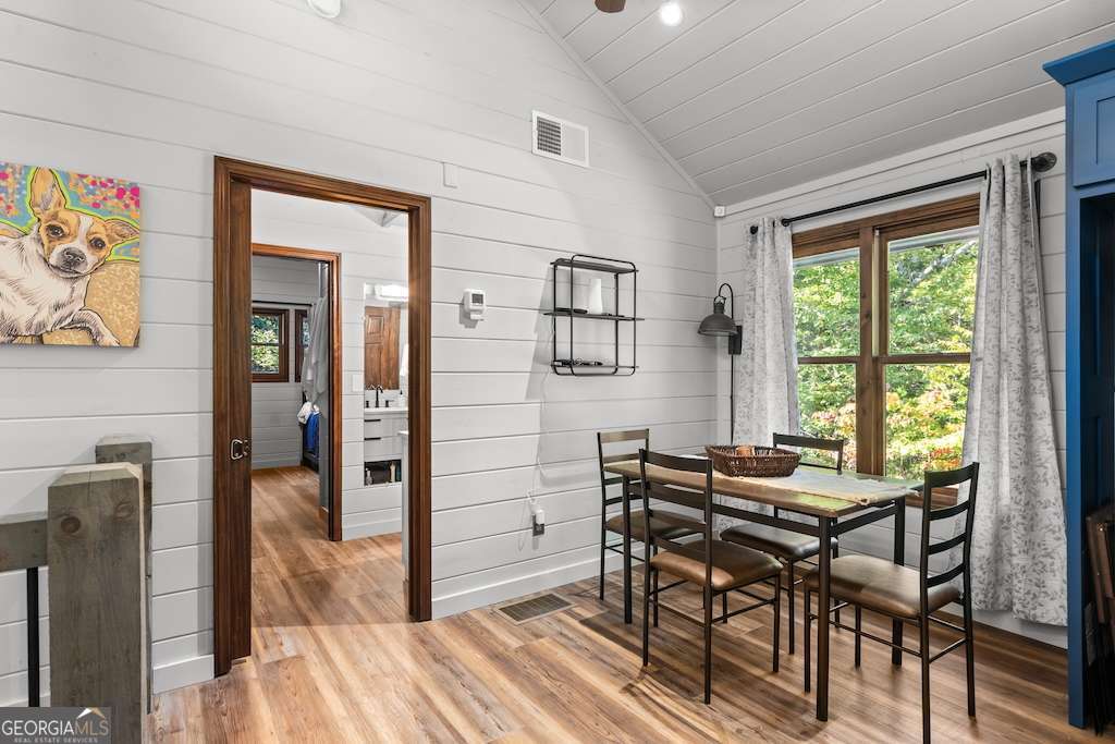 2 bedroom, 2 bathroom, 1,280 sq ft cabin,single family residence for sale at 214 Dickerson Drive, Ellijay, GA 30536 — photo 8
