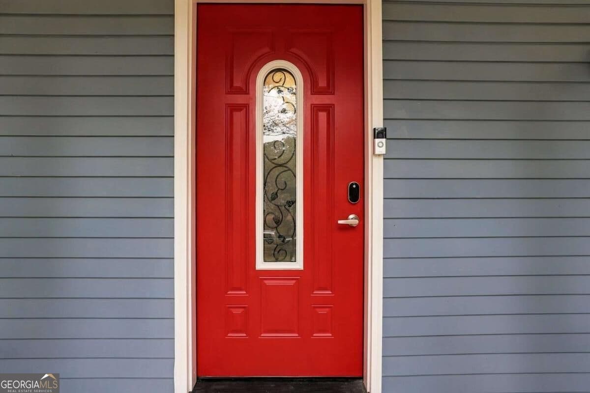 3 bedroom, 2 bathroom, 1,612 sq ft single family residence for sale at 2170 Laurel Mill Way, Roswell, GA 30076 — photo 3