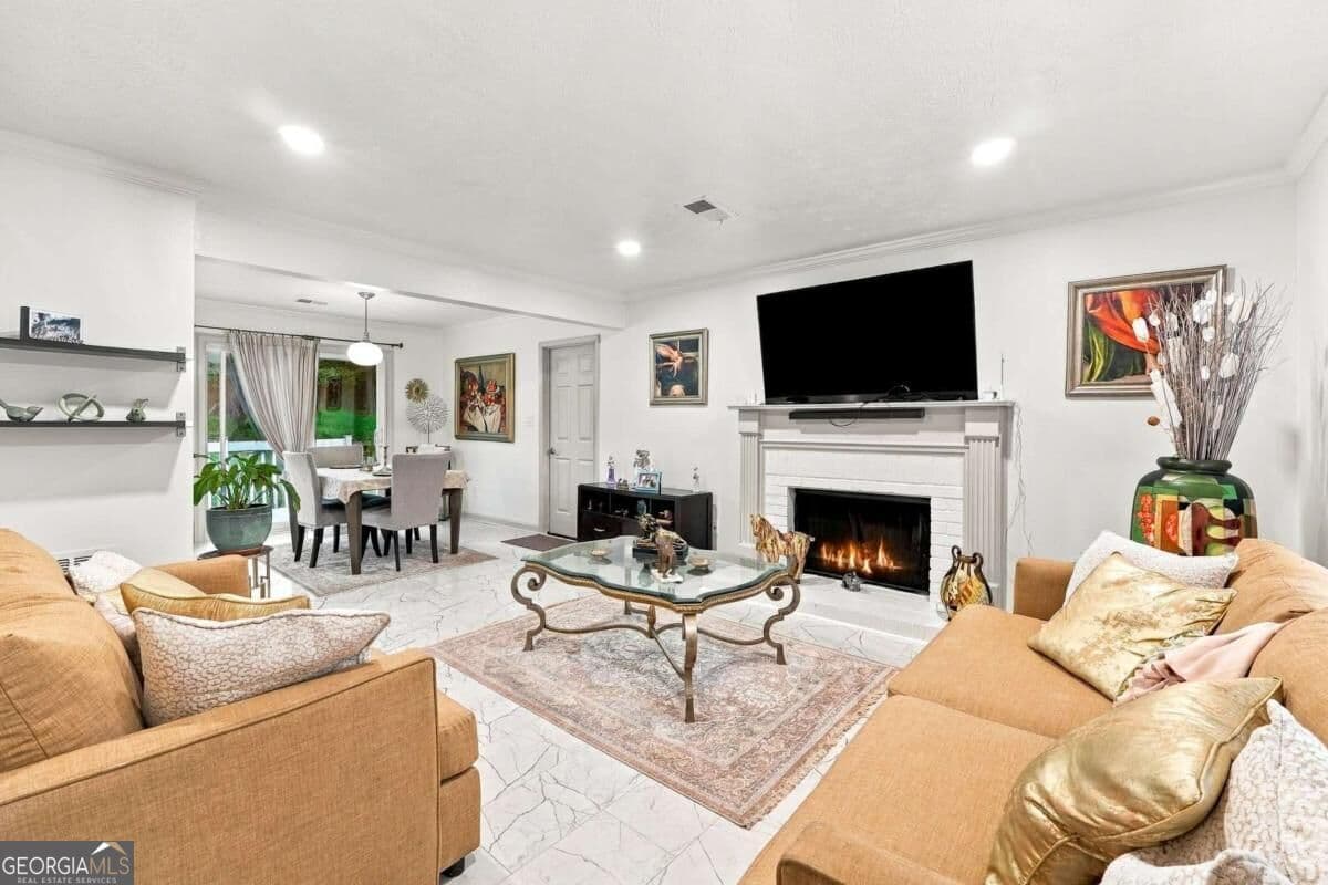 3 bedroom, 2 bathroom, 1,612 sq ft single family residence for sale at 2170 Laurel Mill Way, Roswell, GA 30076 — photo 5