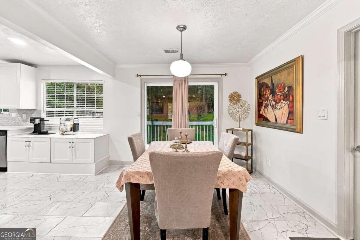 3 bedroom, 2 bathroom, 1,612 sq ft single family residence for sale at 2170 Laurel Mill Way, Roswell, GA 30076 — photo 8