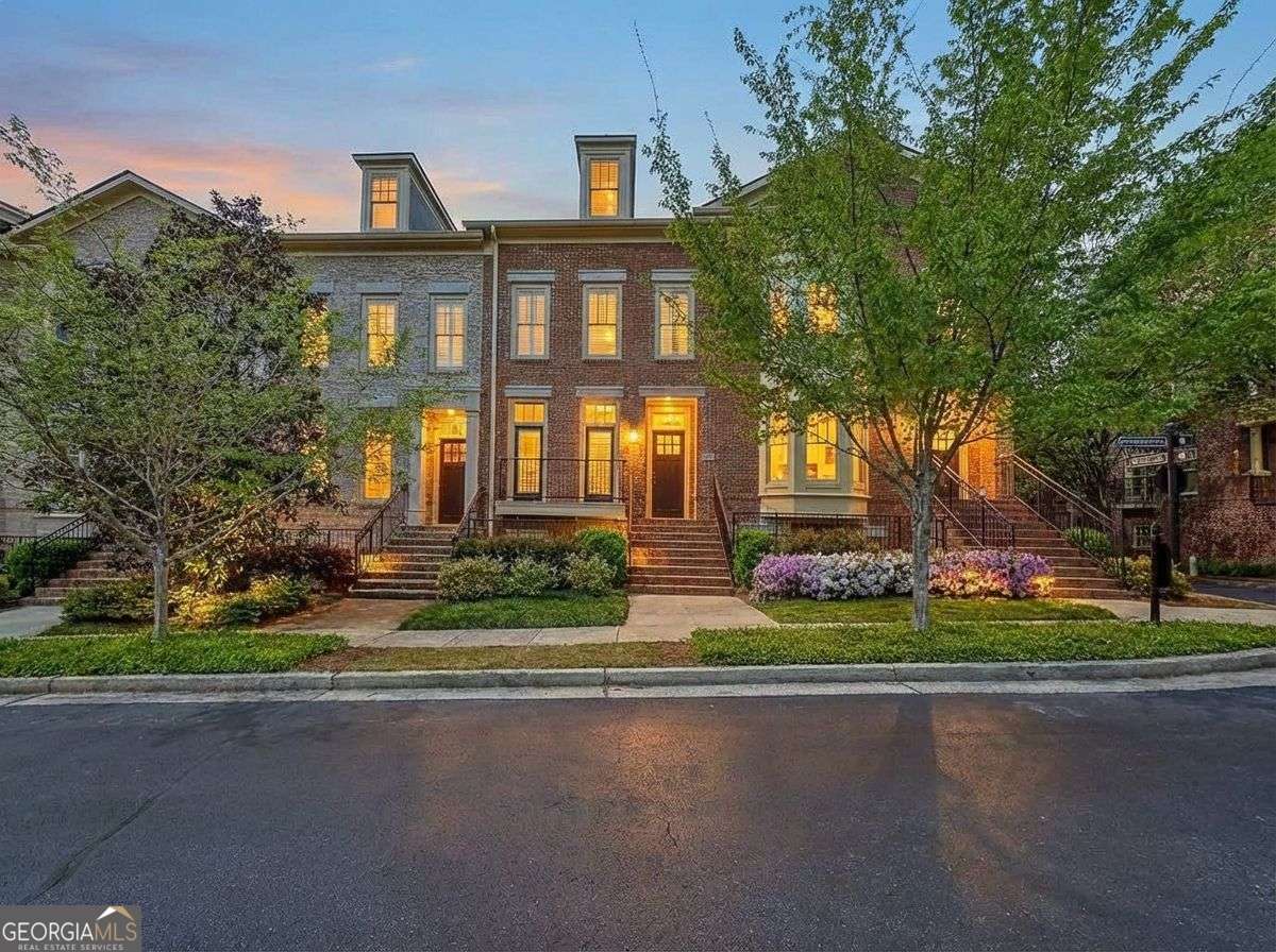 4 bedroom, 4.5 bathroom, 2,500 sq ft townhouse for sale at 302 Riversgate Drive 55, Atlanta, GA 30339 — photo 2