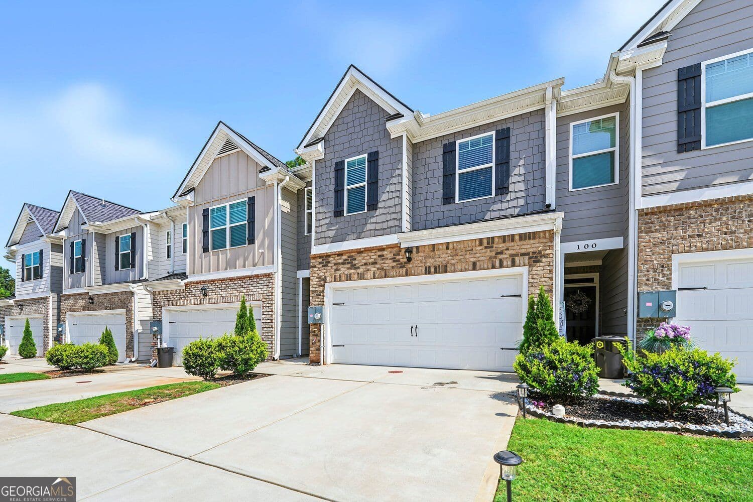 3 bedroom, 2.5 bathroom, 1,926 sq ft townhouse for sale at 102 Hampton Circle, Mcdonough, GA 30253 — photo 2