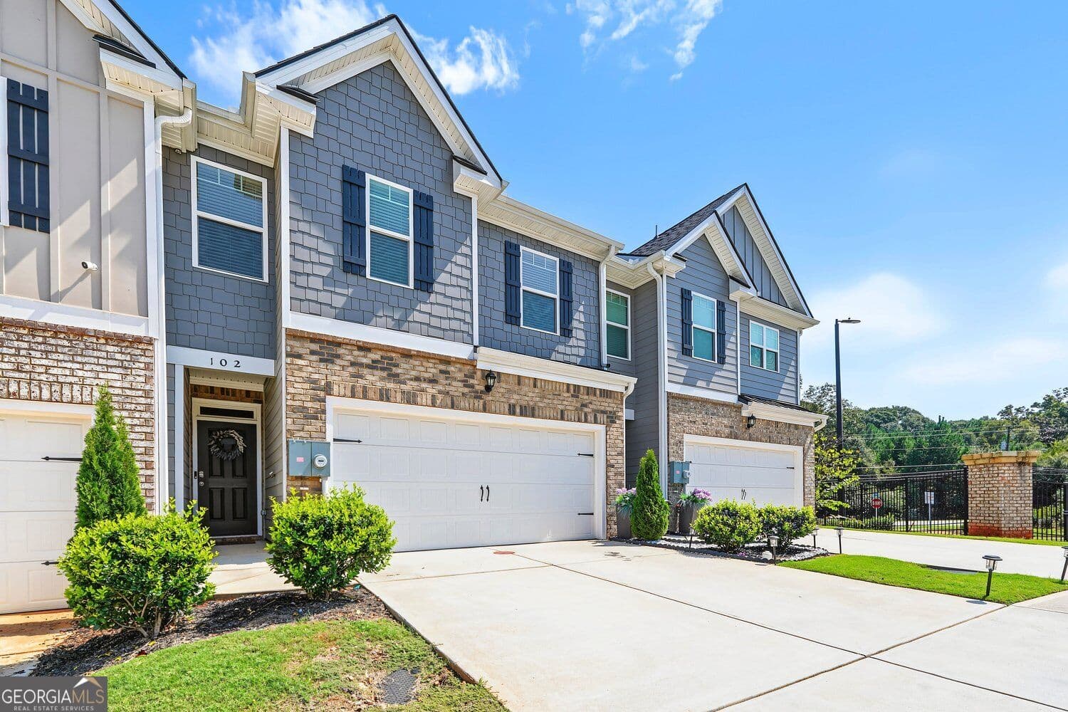3 bedroom, 2.5 bathroom, 1,926 sq ft townhouse for sale at 102 Hampton Circle, Mcdonough, GA 30253 — photo 3