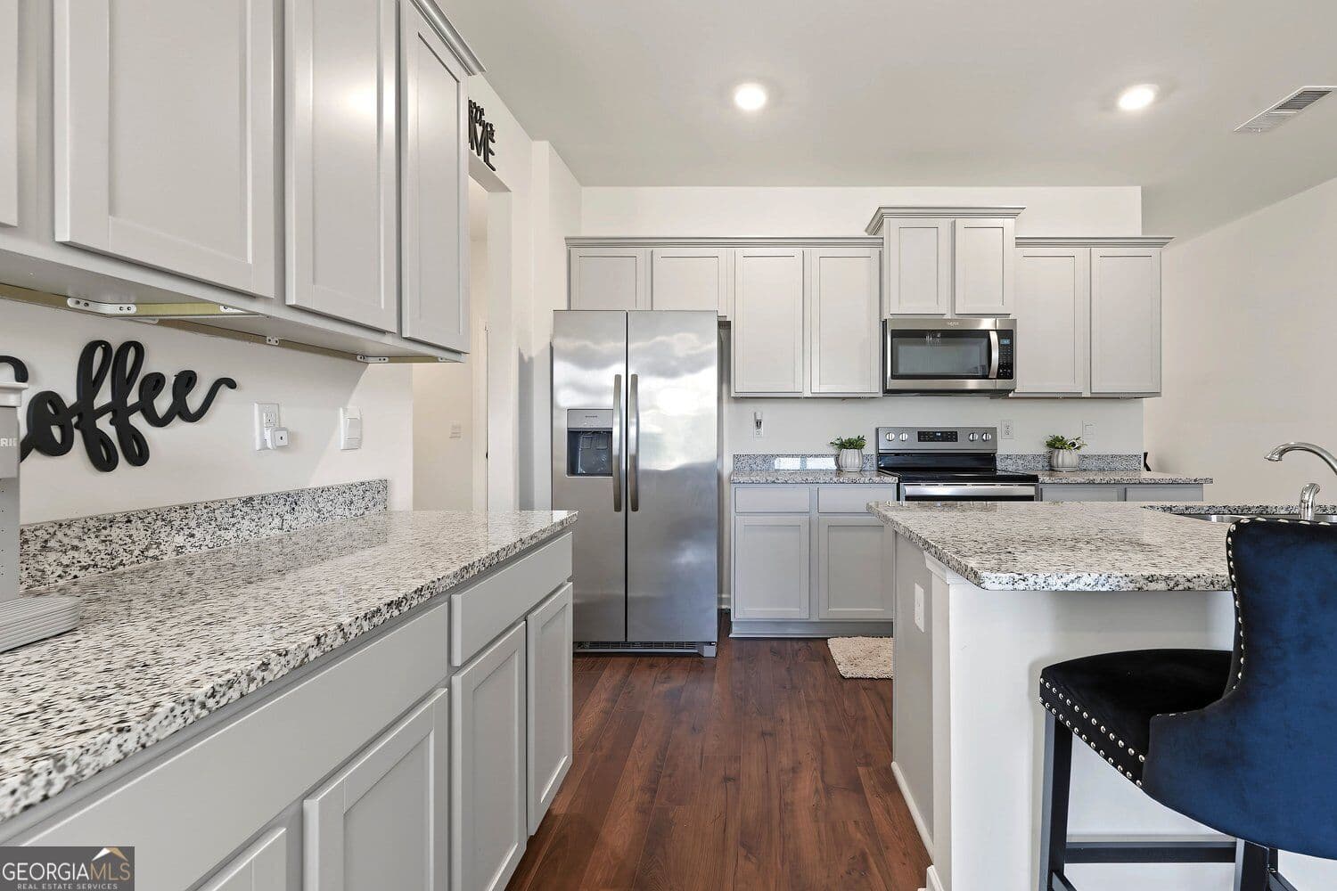 3 bedroom, 2.5 bathroom, 1,926 sq ft townhouse for sale at 102 Hampton Circle, Mcdonough, GA 30253 — photo 5